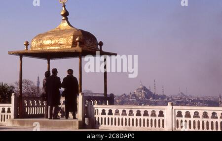 Le journaliste et auteur britannique John Diamond lors d'une visite d'un week-end à Istanbul Turquie 1989 Banque D'Images