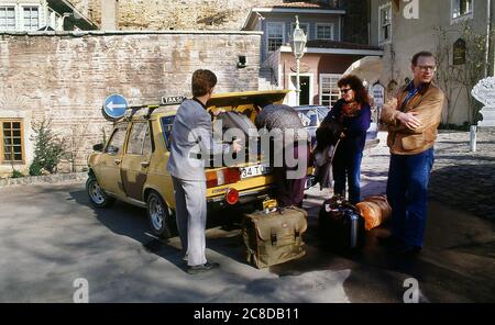 Le journaliste et auteur britannique John Diamond lors d'une visite d'un week-end à Istanbul Turquie 1989 Banque D'Images