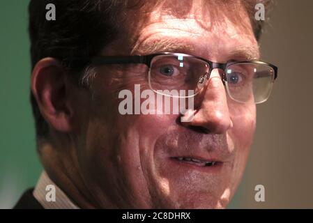 Eamon Ryan, qui a été réélu à la tête du Parti Vert IrelandÕs à l'hôtel Brooks de Dublin. Banque D'Images