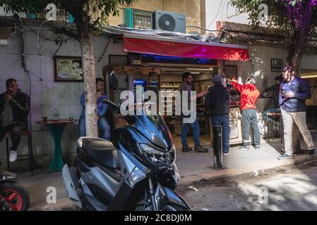 Petit bar dans le quartier Hamra de Beyrouth, Liban Banque D'Images