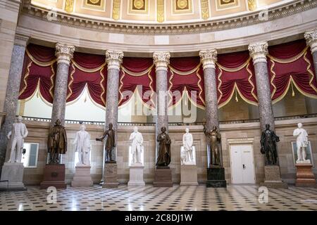 Washington, États-Unis. 23 juillet 2020. Des statues sont vues dans la salle de la statuaire, y compris des membres de la Confédération tels que Uriah Milton Rose, Jefferson Davis, et Joseph Wheeler, au Capitole des États-Unis à Washington, DC, États-Unis, le jeudi 23 juillet 2020. La Chambre des représentants a voté mercredi pour retirer les statues de Confederate du Capitole des États-Unis dans le cadre d'un effort visant à supprimer les symboles du racisme. Photo de Sarah Silbiger/UPI crédit: UPI/Alay Live News Banque D'Images