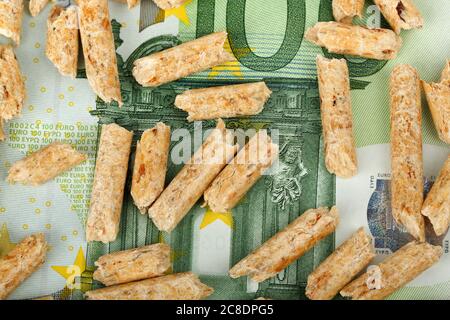 granulés de bois en euro Banque D'Images