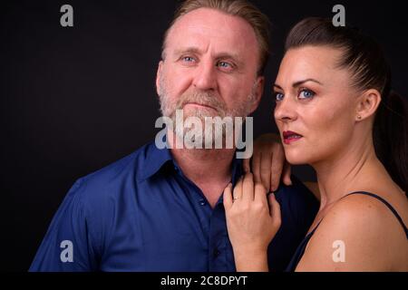 Portrait de couple mature ensemble et amoureux Banque D'Images