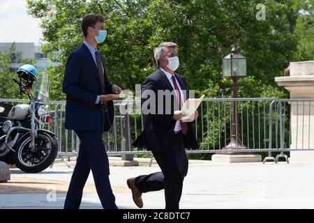 Washington, DC, États-Unis. 23 juillet 2020. Le sénateur américain Cory Gardner (républicain du Colorado) quitte l'UE après les votes au Capitole des États-Unis à Washington, DC, États-Unis, le jeudi 23 juillet 2020. Credit: Stefani Reynolds/CNP | usage dans le monde crédit: dpa/Alay Live News Banque D'Images