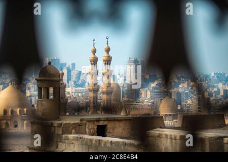 Égypte, le Caire, la mosquée-Madrassa du Sultan Hassan et la mosquée Al Refaai de Mohamed Ali Pasha dans la Citadelle du Caire Banque D'Images