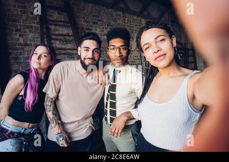 Portrait de selfie de heureux divers amis Banque D'Images