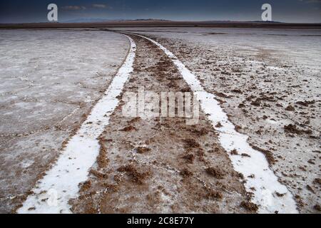 Lac Namak (Daryacheh-ye Namak), lac salé situé à environ 100 km à l'est de la ville de Qom, en Iran Banque D'Images