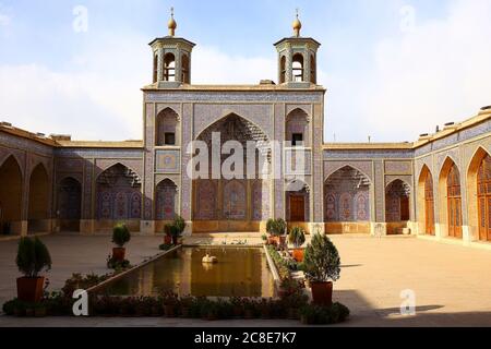 Iran, province de Fars, Shiraz, Cour de la mosquée Nasir-OL-Molk Banque D'Images