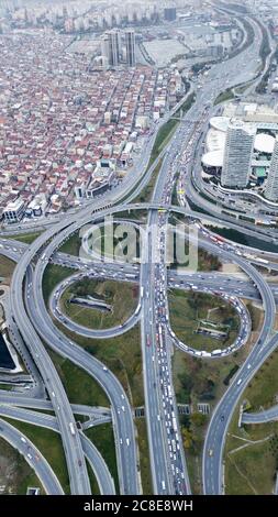 Vue aérienne du rond-point, des transports, de la route d'istanbul Banque D'Images
