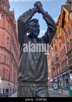Statue de Brian Clough, King Street, Nottingham, Notinghamshire, Angleterre, Royaume-Uni, Banque D'Images