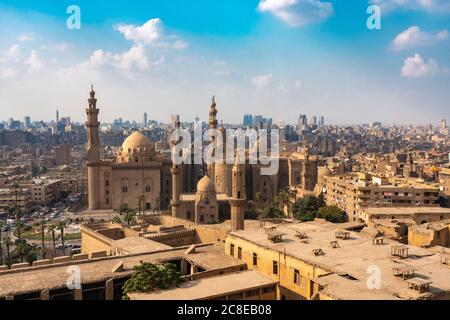 Égypte, le Caire, place Salah El Deen avec mosquée-Madrassa du Sultan Hassan et mosquée Al Refaai Banque D'Images