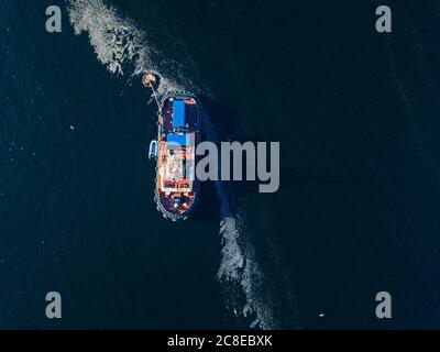 Vue aérienne du navire à la mer de Barents Banque D'Images