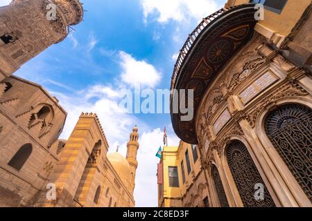 Égypte, gouvernorat du Caire, le Caire, la mosquée Al-Nasir Muhammad et Sabil-Kuttab Ismail Pasha sur la rue Al-Muizz Li-DIN Allah Al-Fatimi Banque D'Images