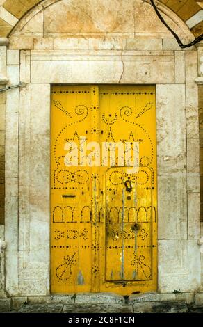 Tozeur, El Jerid, Tunisie. Portes du vieux quartier, Ouled El-Hadef Banque D'Images