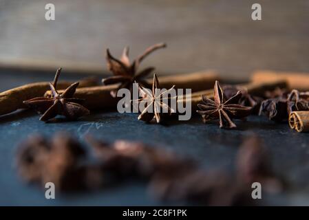 L'anis étoilé et la cannelle Banque D'Images