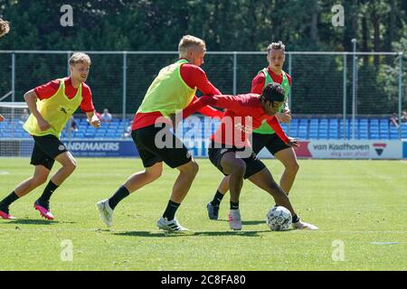 EINDHOVEN, PAYS-BAS - JUILLET 20: Noni Madueke de PSV Eindhoven vu lors de la première formation de la saison de PSV le 20 juillet 2020 à Eindhoven, pays-Bas. Banque D'Images