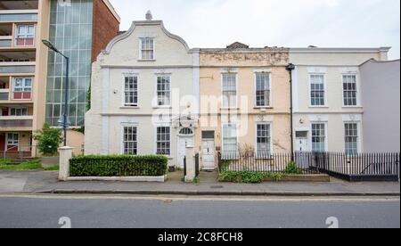 10 Guinée Street Bristol UK - la "Maison dans le temps" dans la série TV 2020 avec les blocs voisins 11 et 12 et soixante Banque D'Images