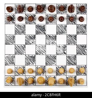 vue de dessus de l'échiquier dessiné à la main avec des pièces en bois Banque D'Images