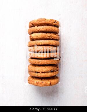 Biscuits fraîchement cuits avec raisins secs et noix de cajou Banque D'Images