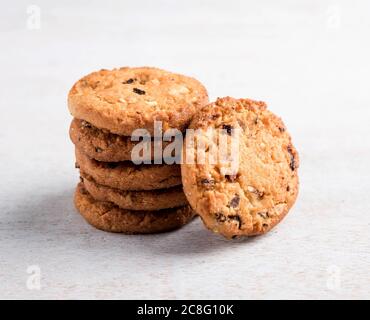 Biscuits fraîchement cuits avec raisins secs et noix de cajou Banque D'Images