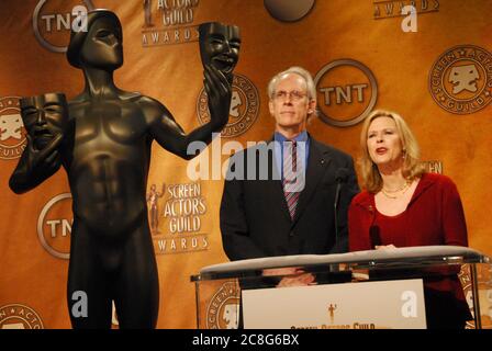 Daryl Anderson et JoBeth Williams annoncent les nominations de SAG Stunt Honors à la 14e annonce des nominations annuelles de la Guilde des acteurs de l'écran, qui a eu lieu au Pacific Design Center, Silver Screen Theatre, à West Hollywood, CA. L'événement a eu lieu le jeudi 20 décembre 2007. Photo par: SBM / PictureLux - référence du fichier # 34006-11703SBMPLX Banque D'Images