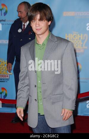 Jason Earles à l'école secondaire musical 2: Extended Edition DVD Release Premiere tenue au théâtre El Capitan à Hollywood, CA. L'événement a eu lieu le lundi 19 novembre 2007. Photo par: SBM / PictureLux - référence du fichier # 34006-11917SBMPLX Banque D'Images