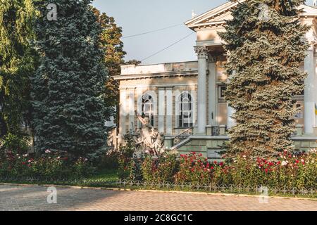 Ukraine, Odessa - 23 août 2019 : façade du bâtiment du Musée archéologique d'Odessa. Banque D'Images