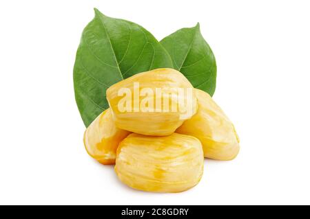 Gros plan de fruits à feuilles vertes sur un plat isolé sur fond blanc, chemin de coupure inclus. Banque D'Images