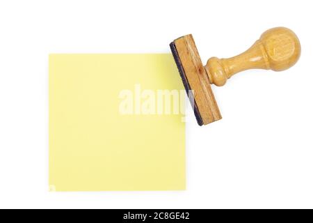timbre de bureau avec note vierge isolée sur blanc Banque D'Images