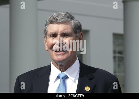 Washington, États-Unis. 24 juillet 2020. Jim Ryun, un républicain du Kansas, a parlé lors d'une interview télévisée à la Maison Blanche à Washington DC, le vendredi 24 juillet 2020. Ryun recevra la Médaille présidentielle de la liberté plus tard aujourd'hui. Photo par Stefani Reynolds/UPI crédit: UPI/Alay Live News Banque D'Images