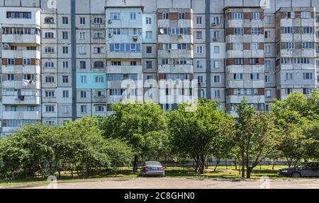 Bâtiments résidentiels en difficulté, bloc de maisons, Sandovoe, Moldavie Banque D'Images