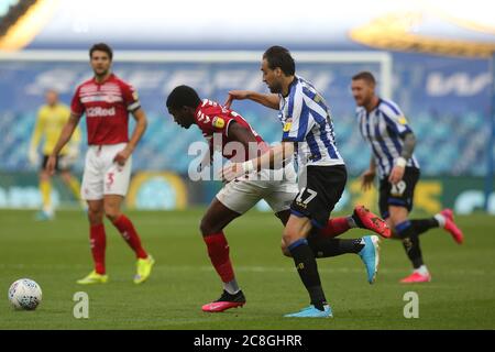 SHEFFIELD, ANGLETERRE. 22 JUILLET - Anfernee Dijksteel de Middlesbrough en action avec Atdhe Nuhiu de Sheffield mercredi lors du match du championnat Sky Bet entre Sheffield mercredi et Middlesbrough à Hillsborough, Sheffield, mercredi 22 juillet 2020. (Crédit : Mark Fletcher | ACTUALITÉS MI ) Banque D'Images