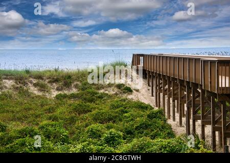 Promenade menant à la plage Fernandina sur l'île Amelia, Floride Banque D'Images