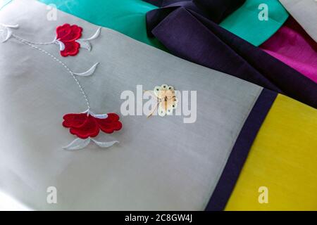 Détail d'un tissu dans un magasin Hanbok, complexe commercial Dongdaemun, Séoul, Corée du Sud, Banque D'Images