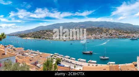 Poros dans une journée d'été en Grèce Banque D'Images