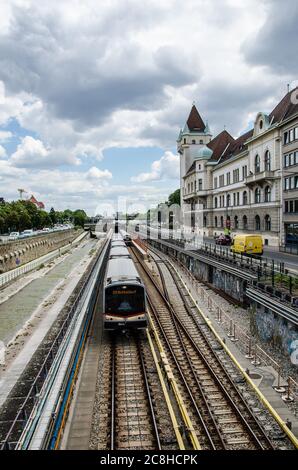 Hietzing, le 13ème district municipal de Vienne, est situé à l'ouest des quartiers centraux. C'est une zone urbaine très peuplée. Banque D'Images