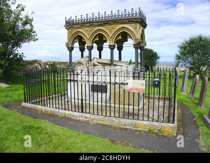 Monument à baldaquin en l'honneur de l'héroïne Grace Darling dans le cimetière St Aidan, Bamburgh, Northumberland, Royaume-Uni. Banque D'Images