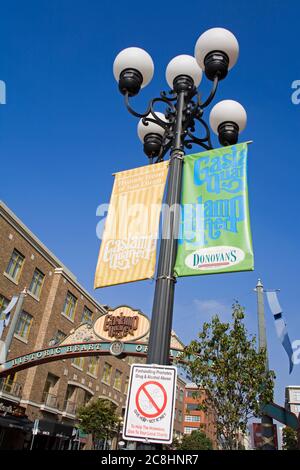 Arc de passerelle dans le quartier Gaslamp, San Diego, Californie, Etats-Unis Banque D'Images