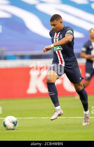 Paris, France. 25 juillet 2020. Le Kylian Mbappe de Paris St Germain en action lors du match final de la coupe française entre SAINT-Etienne et Paris Saint Germain au Stade de France à Saint-Denis, à l'extérieur de Paris, France, le 24 juillet 2020. Crédit: Xinhua/Alay Live News Banque D'Images