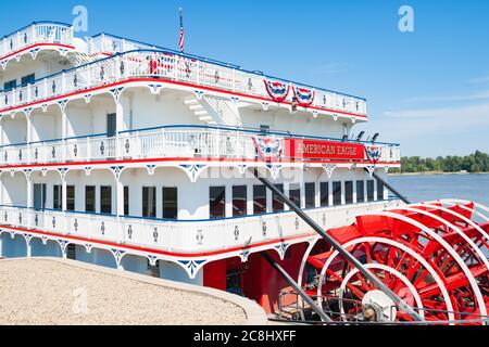 Hannibal USA - septembre 4 2015; le bateau à aubes American Eagle, American Eagle, a amarré à Hannibal Missouri, ville historique de Mark Twain. Banque D'Images