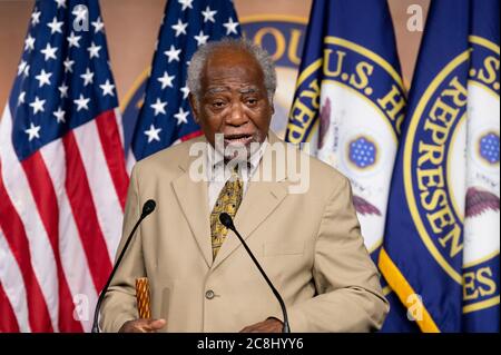 Washington, États-Unis. 24 juillet 2020. Danny Davis, représentant américain (D-il), s'exprimant lors d'une conférence de presse sur l'extension des prestations de chômage fédérales au Capitole des États-Unis. Crédit : SOPA Images Limited/Alamy Live News Banque D'Images