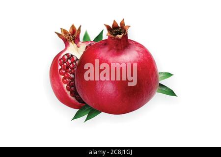 Fruits de grenade mûrs (dadam - dadm) avec feuilles de grenade sur fond blanc. Banque D'Images
