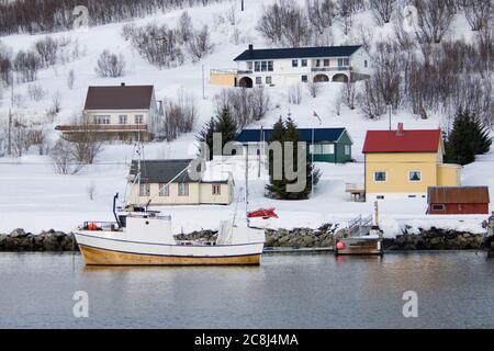 Belle journée d'hiver dans la fjordland fantastique des Alpes de Lyngen dans le nord de la Norvège Banque D'Images