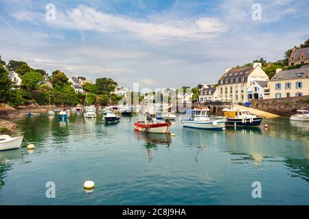 PORT DE DOËLAN, BRETAGNE, FRANCE : l'un des rares ports qui préservent toutes les coutumes des ports de pêche bretons typiques. Banque D'Images