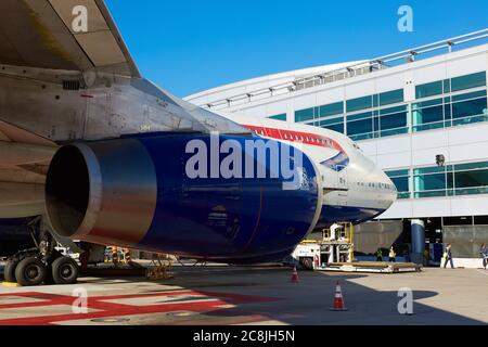 Moteur à jet d'UN Boeing 747-400 de British Airways stationné à l'aéroport international de San Francisco, Californie, États-Unis. Banque D'Images