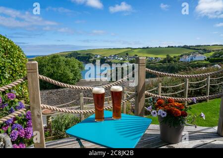 Vue de vacances sur la baie de Mevagissey dans les Cornouailles, Angleterre, Royaume-Uni Banque D'Images