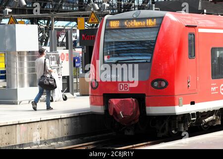 Cologne Allemagne train de passagers et DB régional à la gare principale Banque D'Images