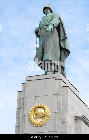 Berlin, Allemagne - le Mémorial de la guerre soviétique dans le Tiergarten rend hommage aux soldats russes soviétiques tombés dans le combat pour capturer Berlin en 1945 Banque D'Images
