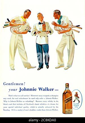 Johnnie Walker tennis, 1939 magazine publicitaire pour le whisky scotch, certainement le service idéal pour les doubles Banque D'Images