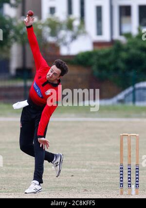 BILLERICAY, Royaume-Uni, JUILLET 25: Ronnie Saunders of Hornchurch CC pendant Shepherd Neame Essex Cricket League Gooch Division entre Hornchurch CC et Burkhurst Hill CC au Harrow Lodge Park Cricket Club, Hornchurch le 25 juillet 2020 crédit: Action Foto Sport/Alay Live News Banque D'Images